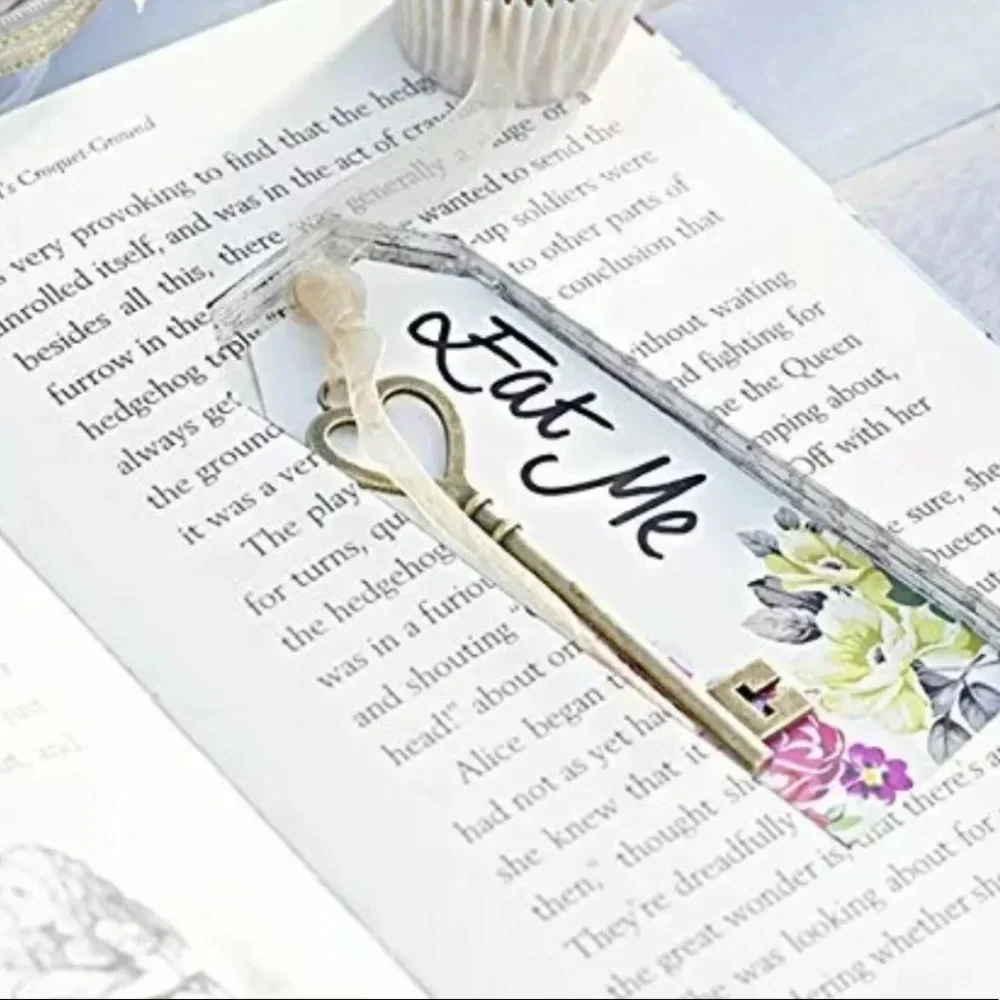 Talking Tables Alice In Wonderland Place Card Key